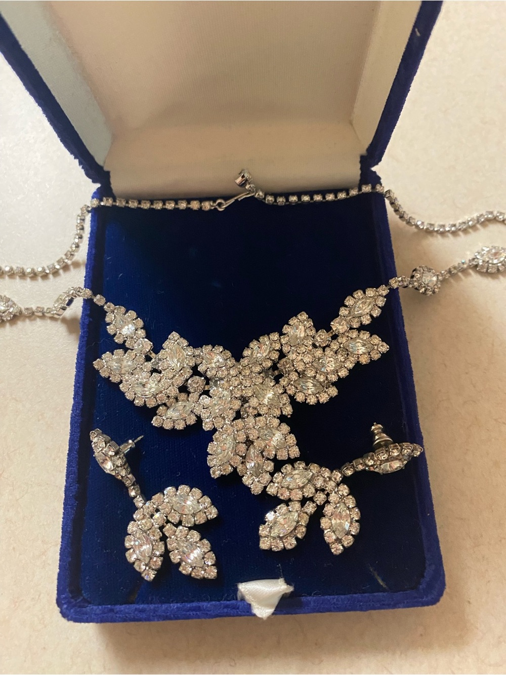 Floral Necklace and Earrings Set - Silver Tone